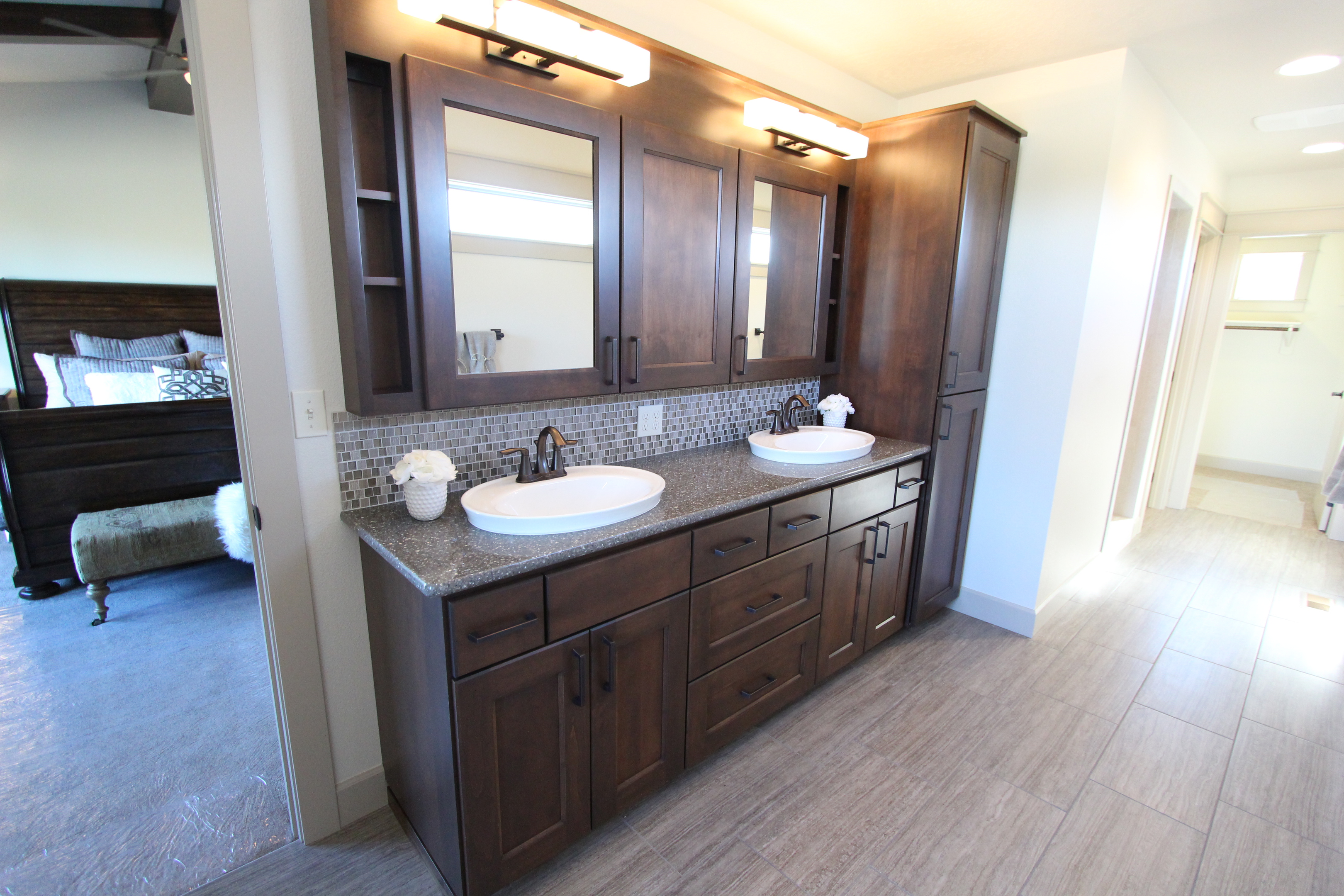 Featured image of post Double Sink Vanity With Side Towers / The hardware my mom picked out doesn&#039;t attach to the sinks like most, but instead are separate.